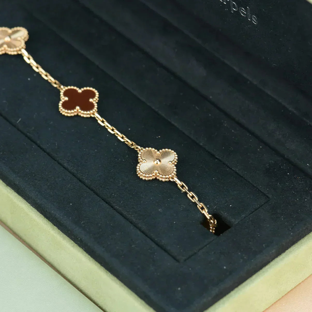 [Eterna Jewels] CLOVER 5 MOTIF RED CORNELIAN BRACELET COLLECTION